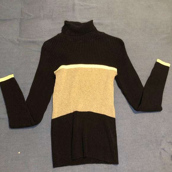GAP Turtle Neck - Picture 2 of 2